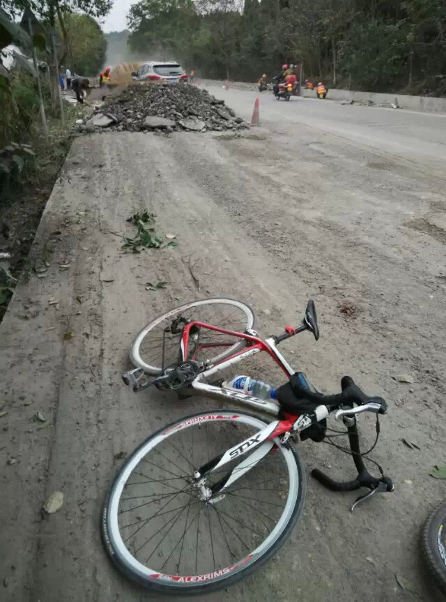 简阳到乐至全程修路  