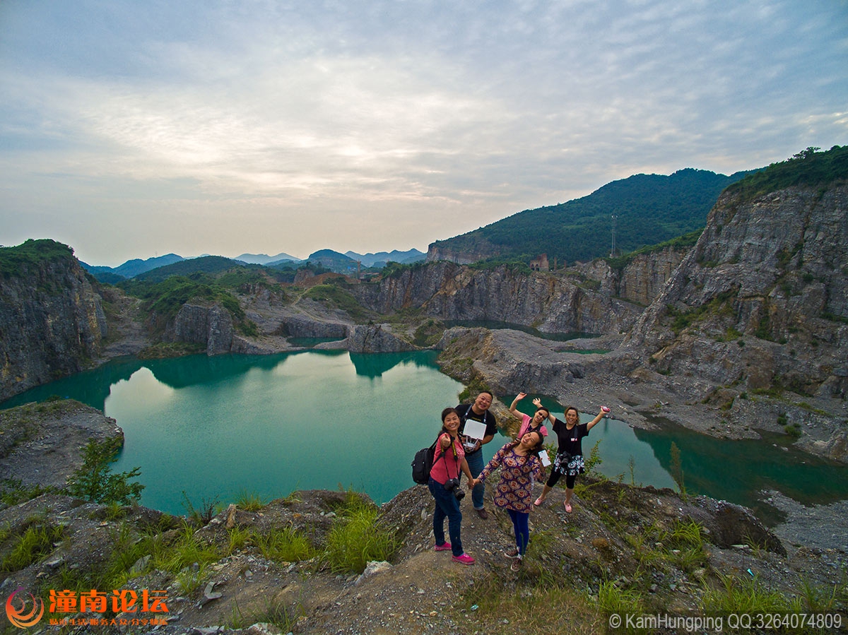 2015-09-12【航拍】渝北铜锣山矿山公园12号矿坑_合影02.jpg