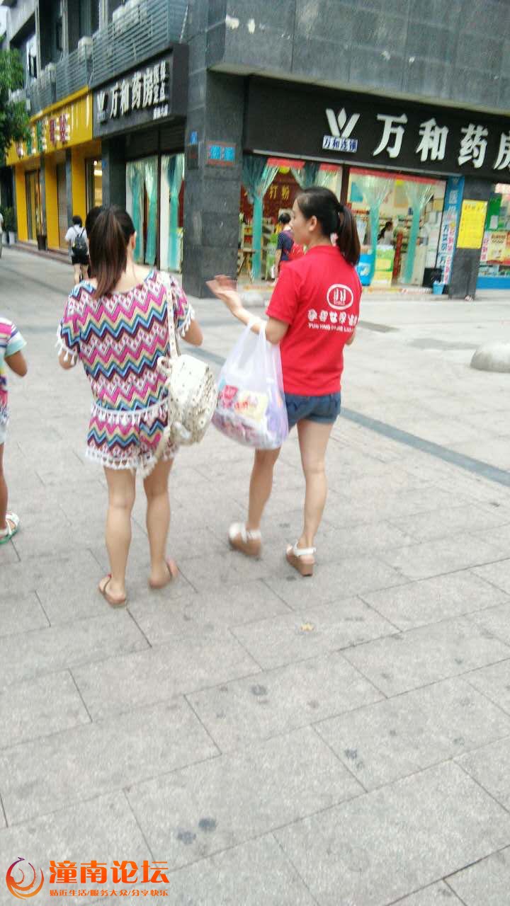 TnT58J588UqM.jpg