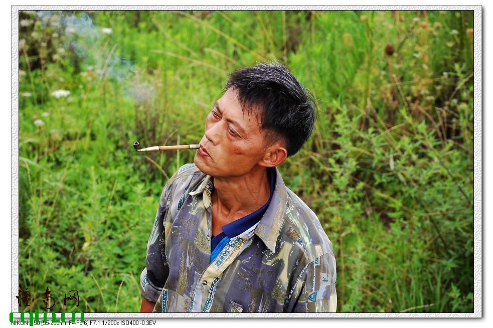 这个人你们可能有人认识,是潼南一搬运..我去玩的时候他们正好在维修移动公司的基站.