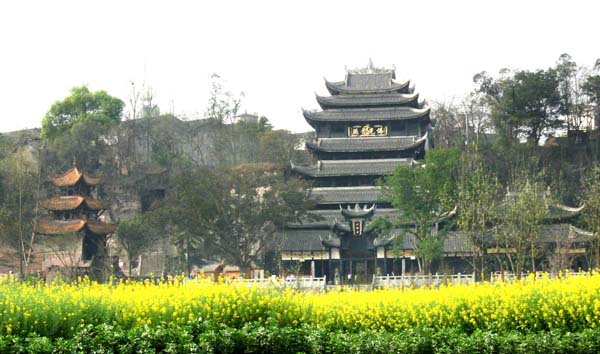 大佛寺远眺(曾广有).jpg