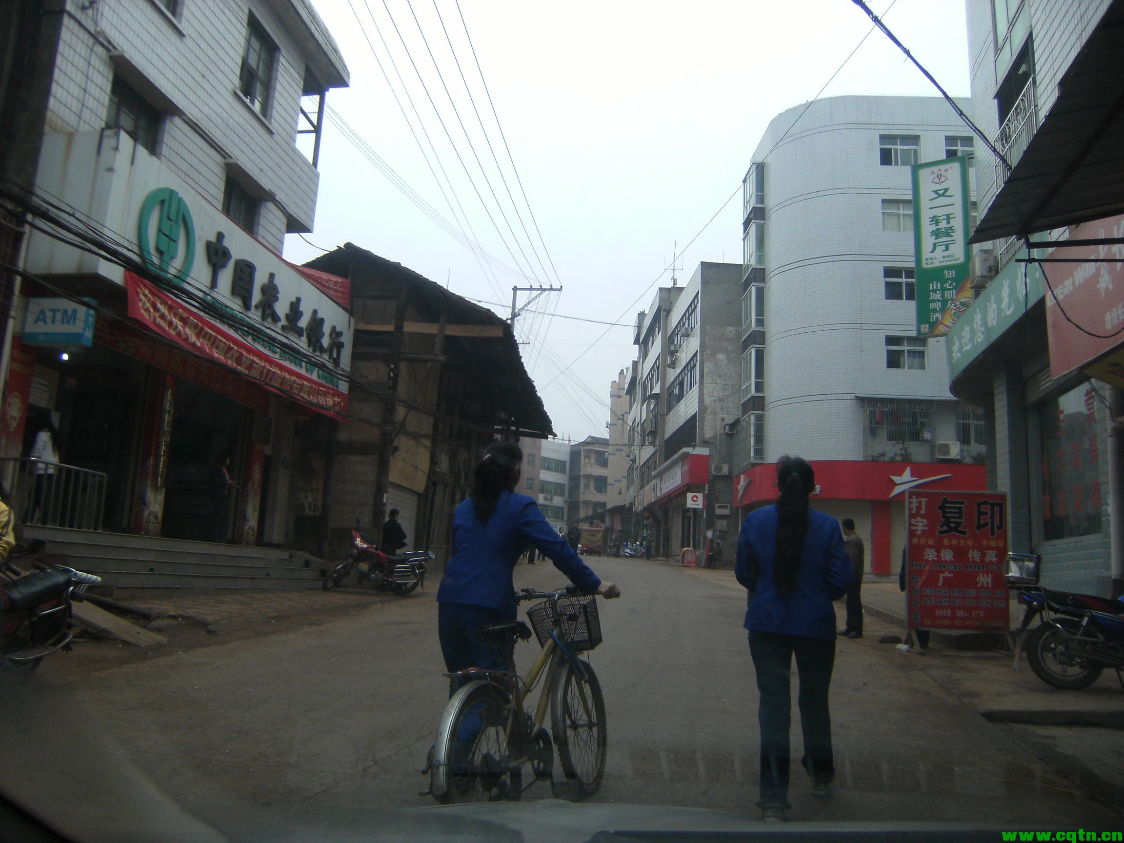 塘坝街上