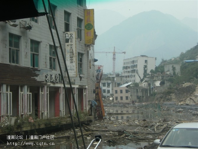 原繁华地区边河流