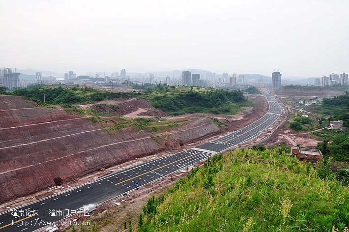 内环快速路北段，212国道的过境车辆基本上都分流到这上面来了