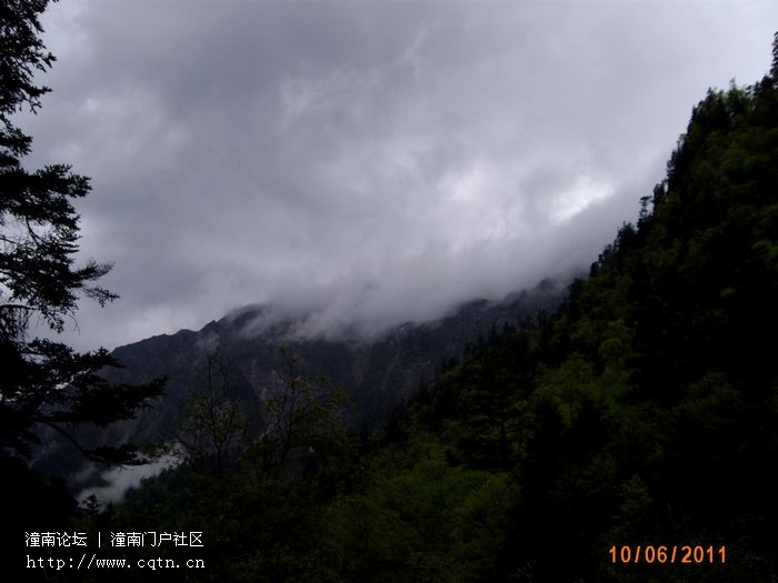 由于去得不是时候没有看到雪山，今天我们到达的地方最高海拔3600多米，景区内的住宿有点贵标间300看来只有