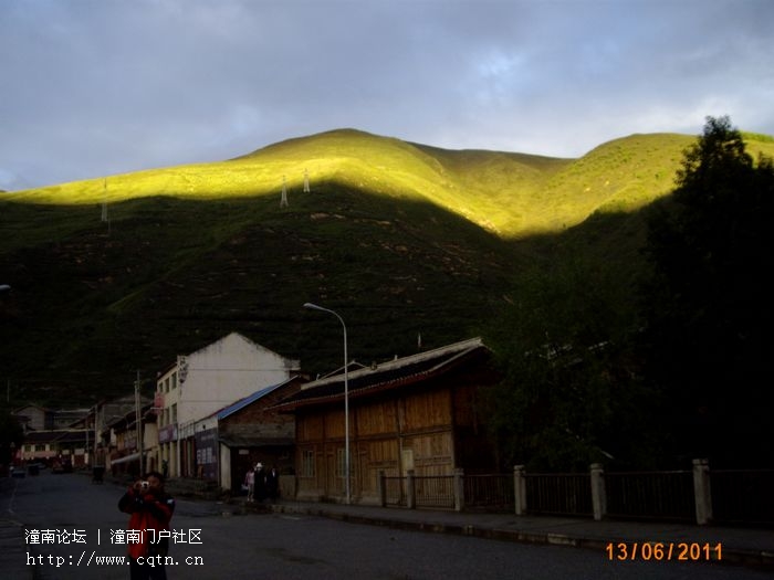 下了一天的雨 傍晚却看见的阳光