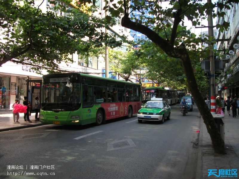 内江老城的公交车 164413i44b43qw344q9w4w.jpg