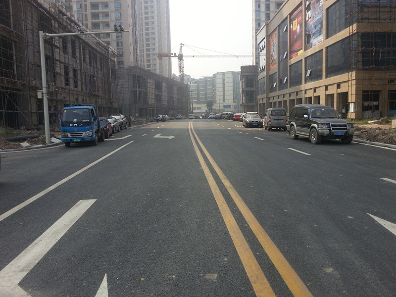 通往滨江路的外滩西路（重百和售楼部之间这条路）已通车.jpg