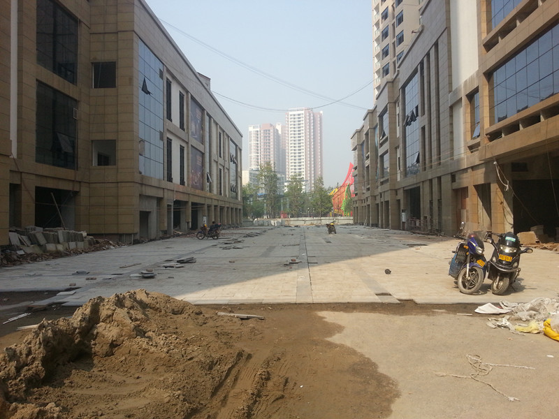 中央大街地面铺装基本完工.jpg